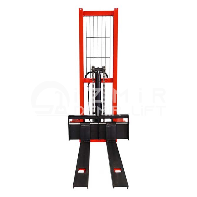 İstif Makineleri ve Depo Operasyonlarında İşbirliği ve Koordinasyonun Önemi